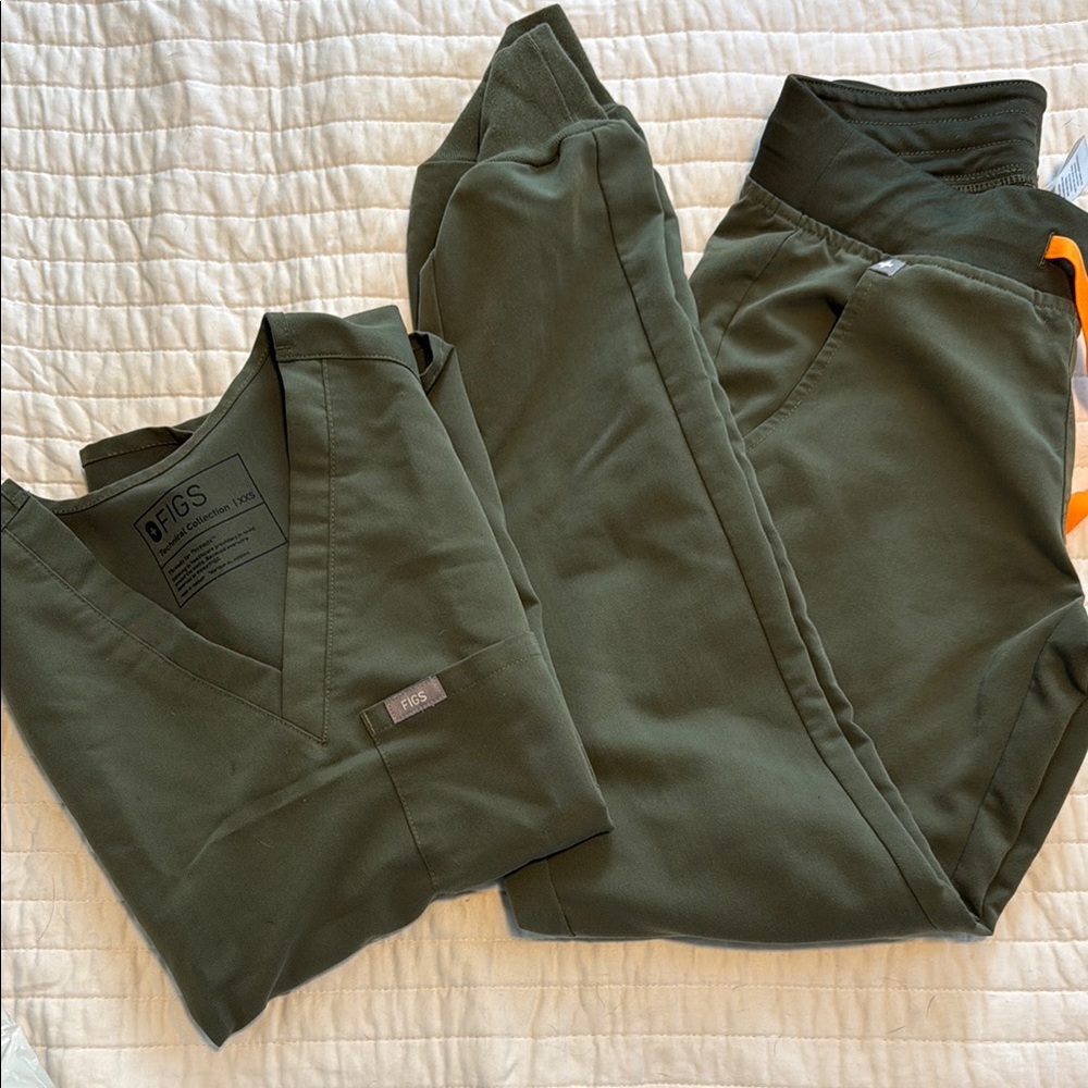 Figs Green Scrub Set